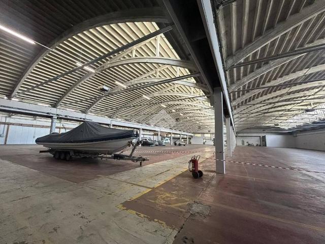 Capannone in affitto a Cascina Molino, Biassono