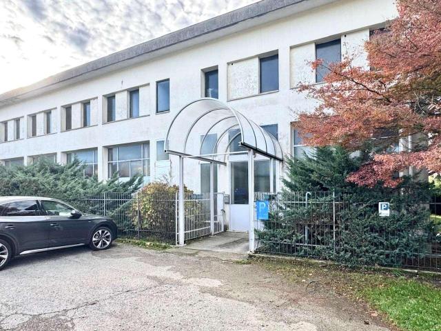 Capannone in affitto a Morazzone, Lombardia