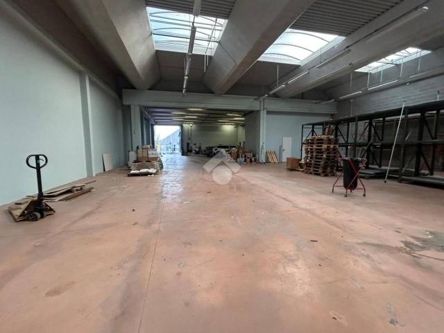 Capannone in affitto a Camin, Padova