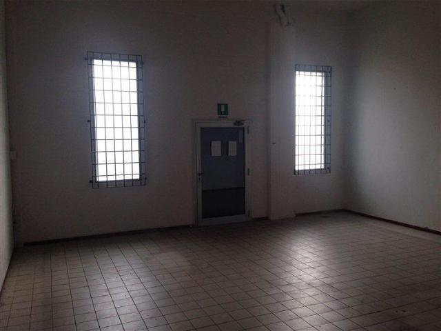 Capannone in affitto a Mezzana, Prato