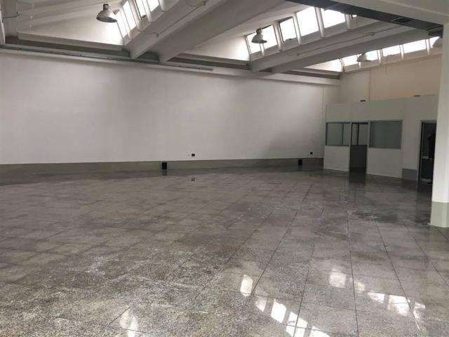 Capannone in affitto a Le Badie, Prato