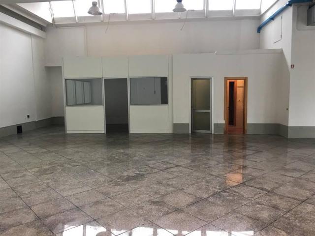 Capannone in affitto a Le Badie, Prato
