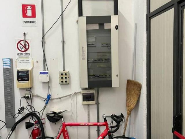 Capannone in affitto a Prato, Le Calvane
