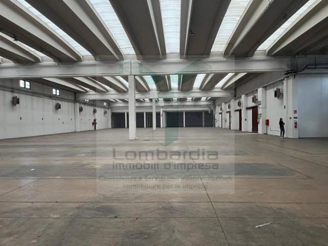 Capannone in affitto a Presezzo, Lombardia
