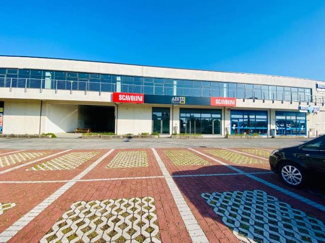 Capannone in affitto a Zona Industriale Sambucheto, Marche