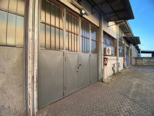 Capannone in affitto a Unione dei Comuni I Fontanili, Rosate