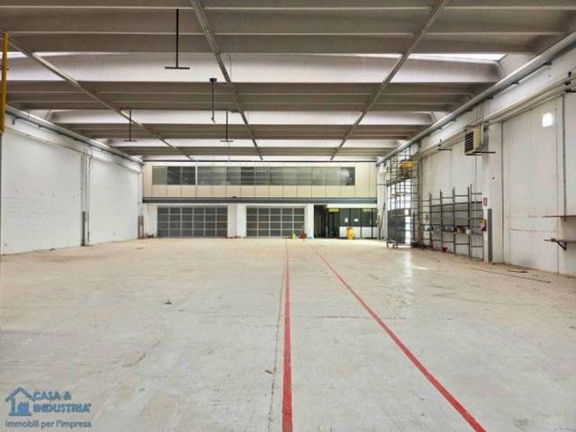 Capannone in affitto a Seregno, Lombardia
