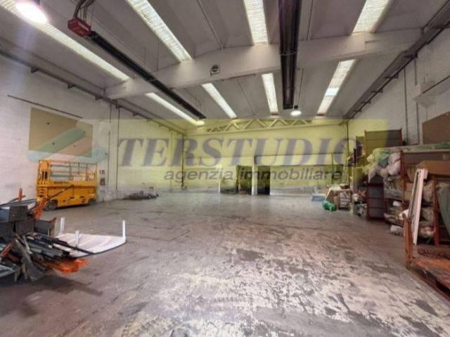 Capannone in affitto a Valbrembo, Lombardia