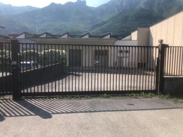 Capannone in affitto a Valmadrera, Lombardia