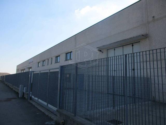 Capannone in affitto a Vellezzo Bellini, Lombardia