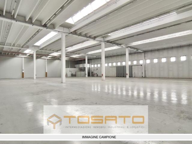 Capannone in affitto a Est, Brenzone