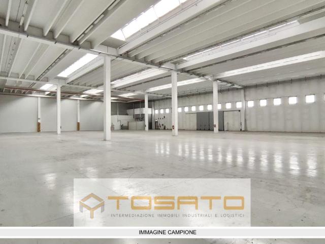 Capannone in affitto a Est, Brenzone