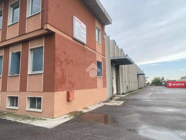 Capannone in affitto a Basson, Brenzone