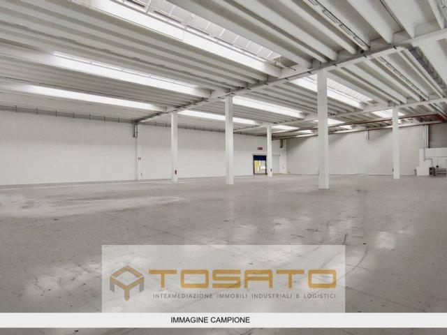 Capannone in affitto a Est, Brenzone