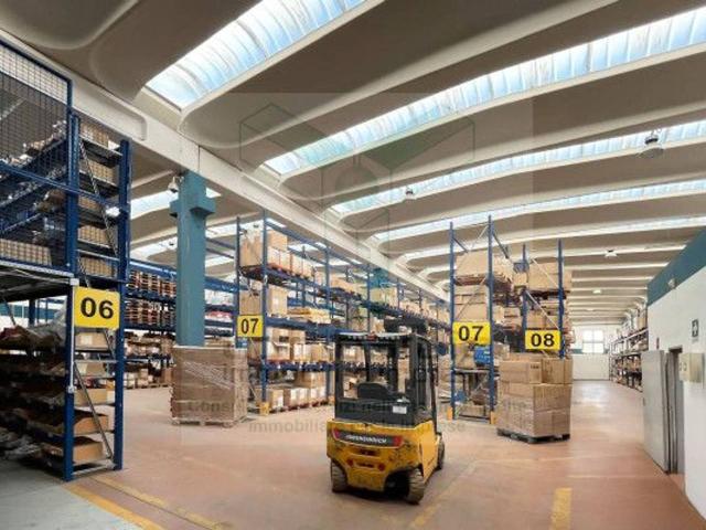 Capannone in affitto a Oreno, Vimercate