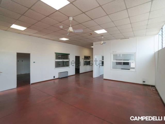 Capannone in affitto a Sud, Brenzone