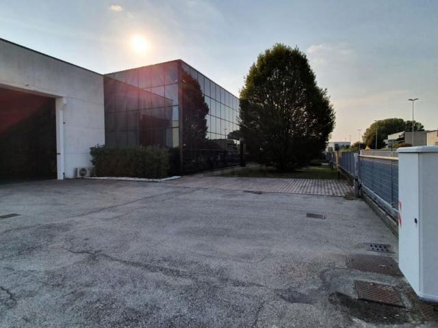 Capannone in affitto a Caselle, Selvazzano Dentro