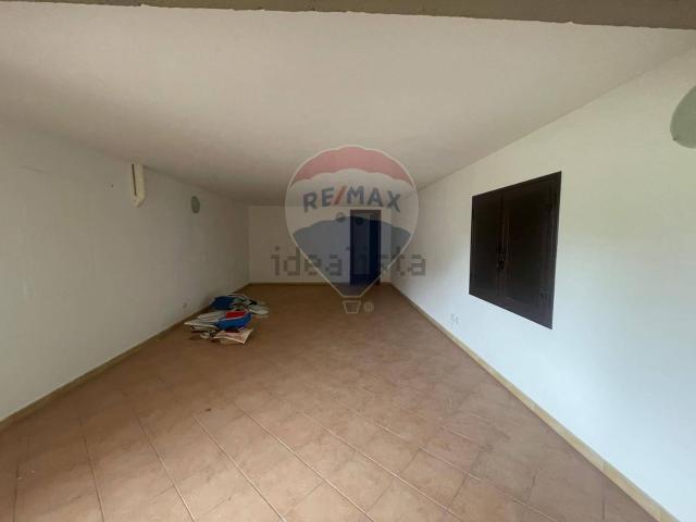 Capannone in affitto a Piano Tavola, Camporotondo Etneo