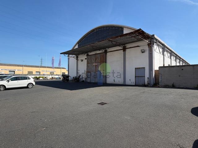 Capannone in affitto a Livorno