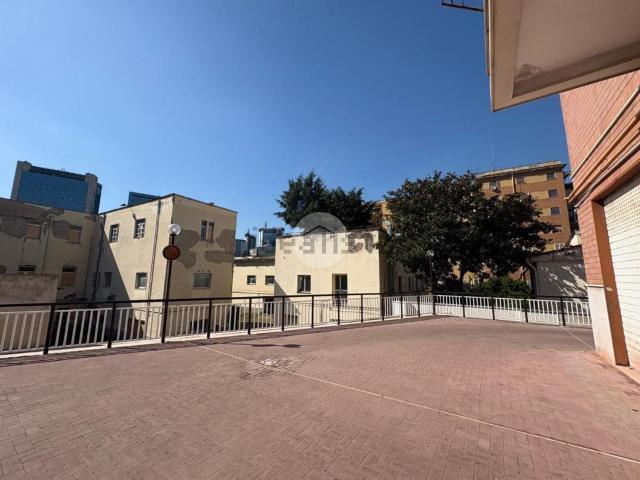 Capannone in affitto a Municipalità 4, Campania