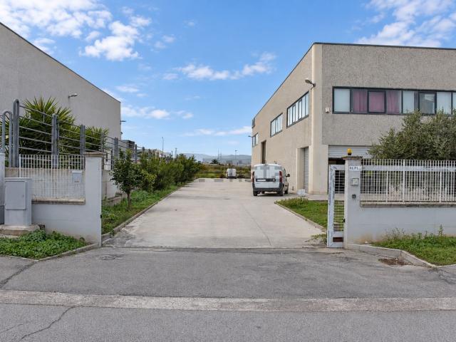 Capannone in affitto a zona industriale 