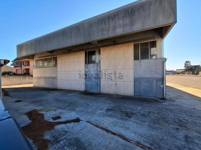 Capannone in affitto a Bienate, Magnago