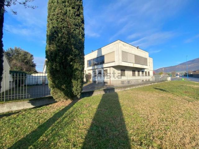 Capannone in affitto a Casazza, Brescia