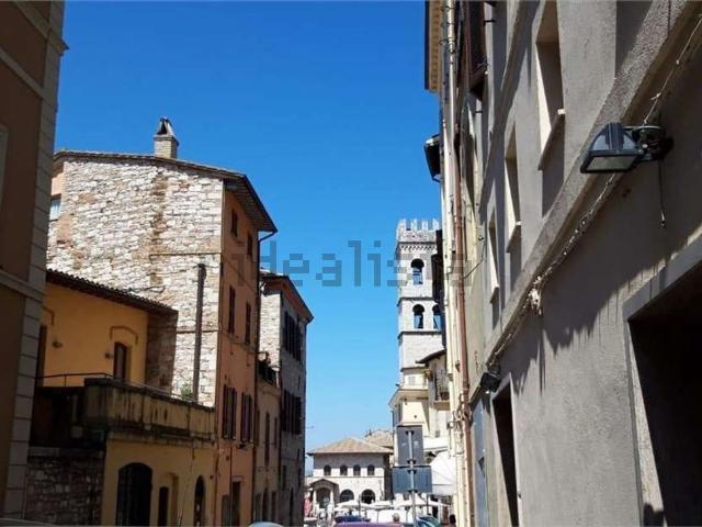 Capannone in affitto a Assisi, Umbria