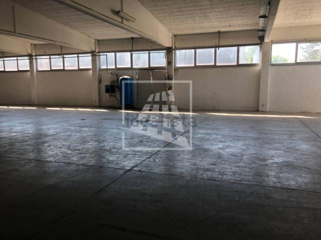 Capannone in affitto a Cavazzoli, Re