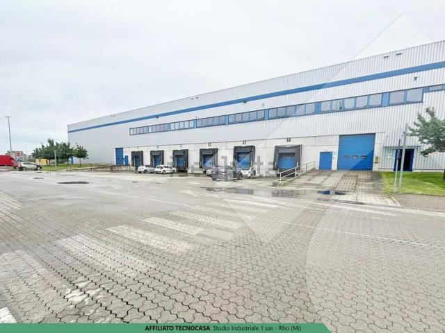 Capannone in affitto a Valera, Arese