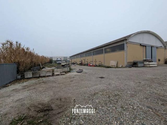 Capannone in affitto a Marche, Pesaro E Urbino