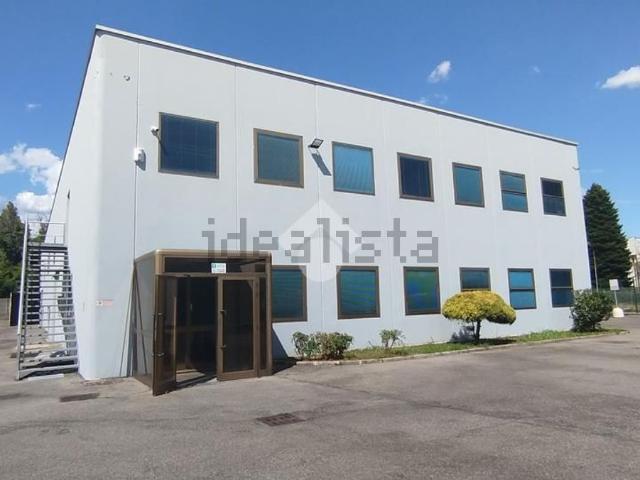Capannone in affitto a Turate, Lombardia
