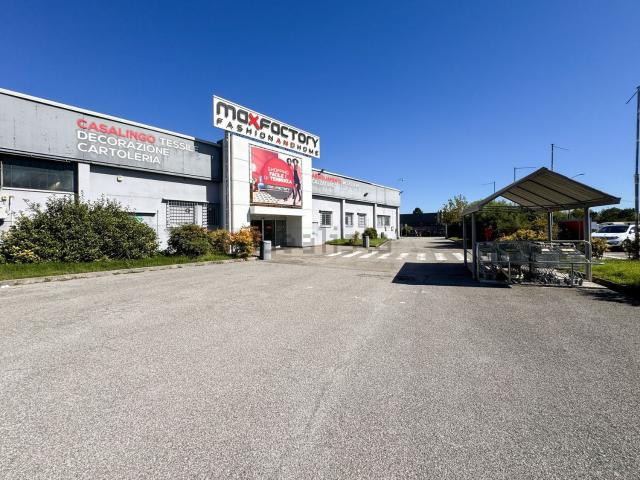 Capannone in affitto a Madignano, Lombardia
