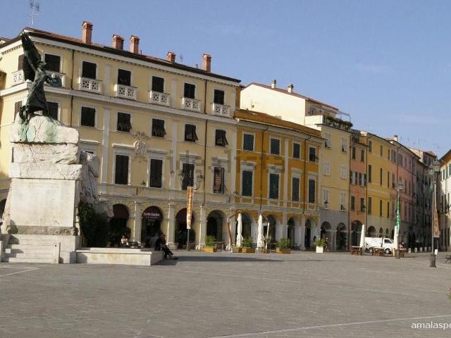 Capannone in affitto a Sarzana, Liguria