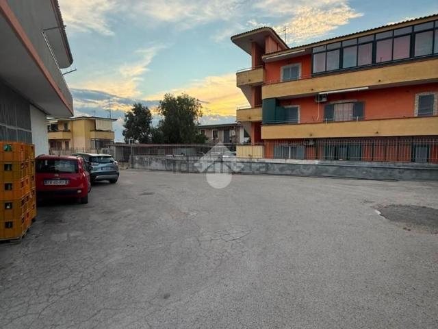 Capannone in affitto a Pollena Trocchia, Campania
