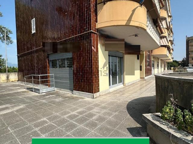 Locale Commerciale in affitto a Guidonia Montecelio, Roma Capitale