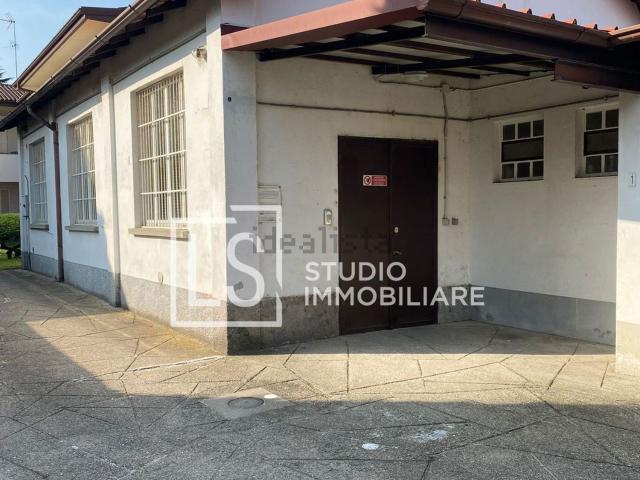 Capannone in affitto a Buscate, Milano