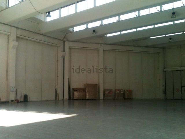 Capannone in affitto a Valera, Varedo