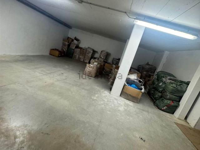 Capannone in affitto a Le Calvane, Prato