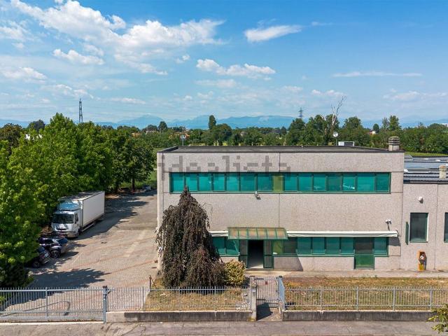 Capannone in affitto a Bettola di Pozzo d'Adda, Pozzo d'Adda