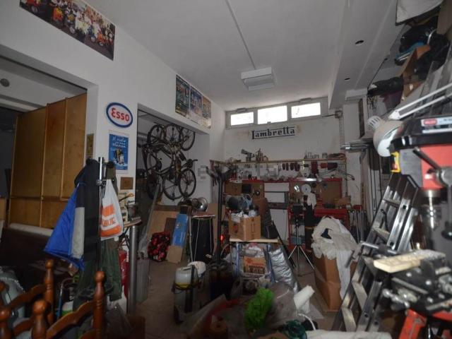 Locale Commerciale in affitto a Padule, Sesto Fiorentino
