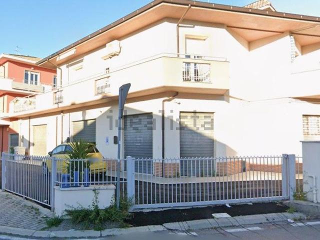 Capannone in affitto a Rancitelli, Pescara