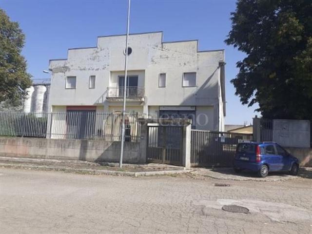 Capannone in affitto a Atella, Basilicata