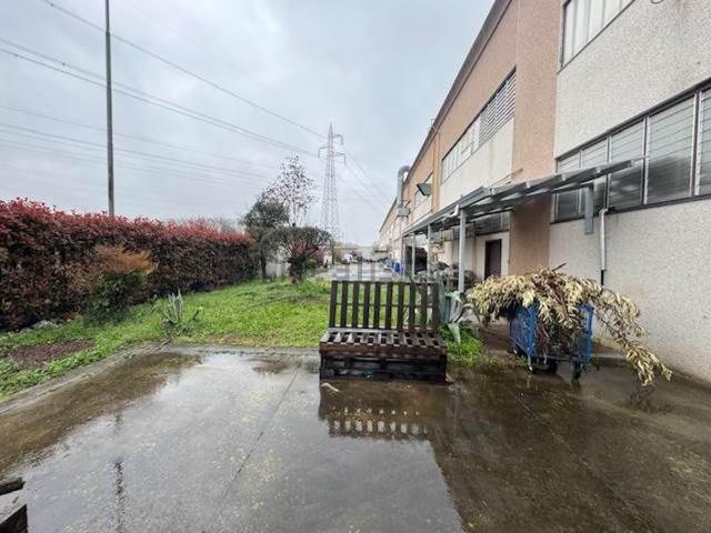Capannone in affitto a Desio, Pont