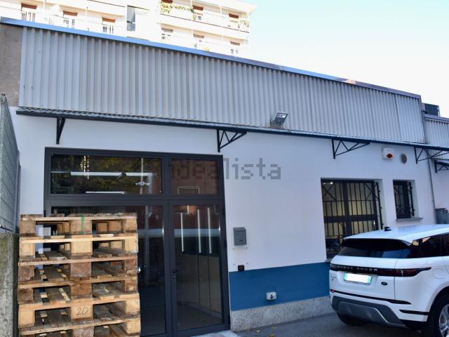 Capannone in affitto a Casbeno, Varese