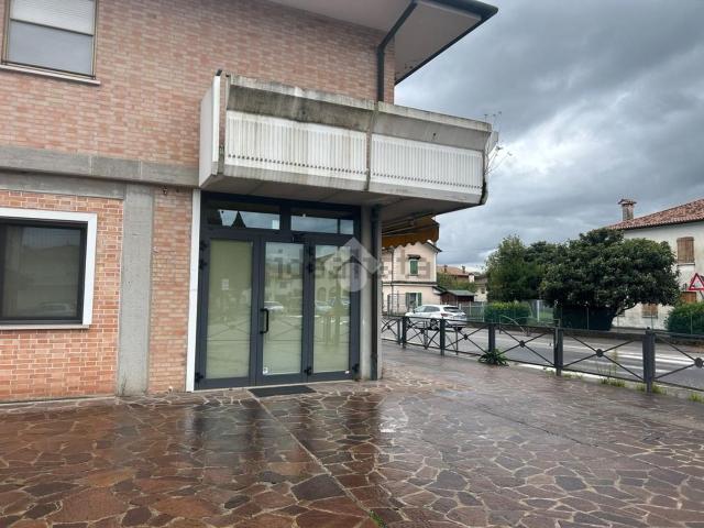 Locale Commerciale in affitto a Valdobbiadene, Veneto