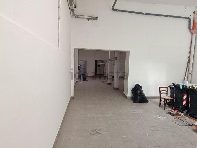 Capannone in affitto a Prato, Soccorso