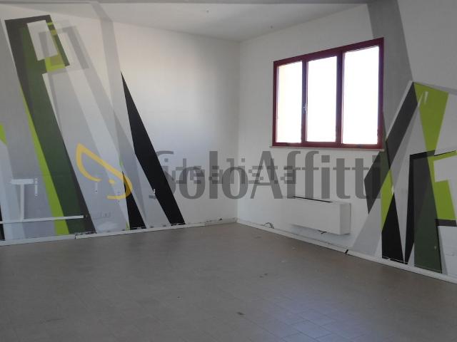 Capannone in affitto a Cesano, Marche