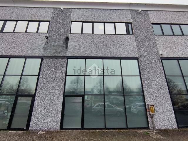 Capannone in affitto a Unione di Comuni della Romagna Forlivese, Quattro