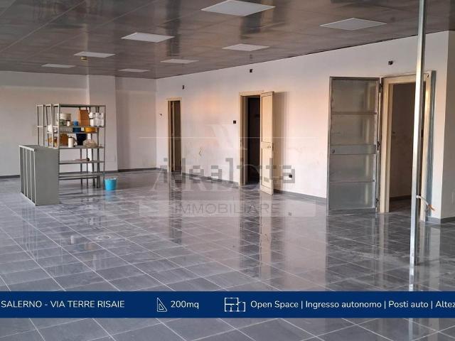 Capannone in affitto a Salerno, Campania
